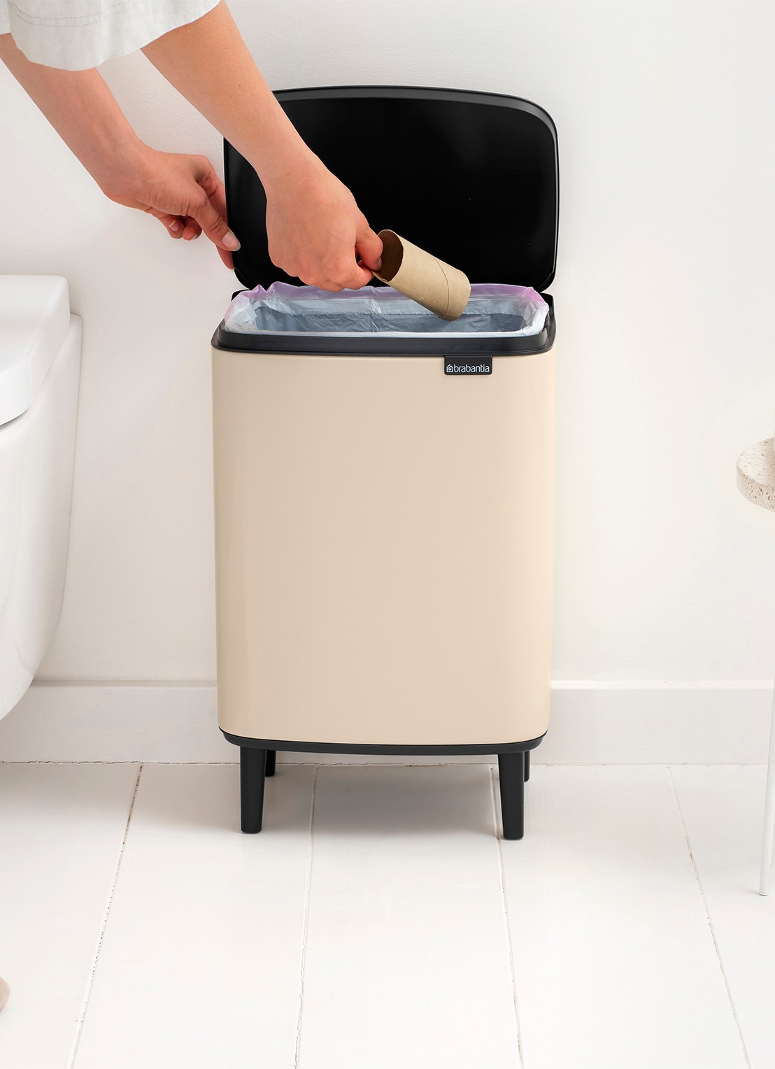 Brabantia Bo Hi prullenbak 12 liter - detail 7 beige