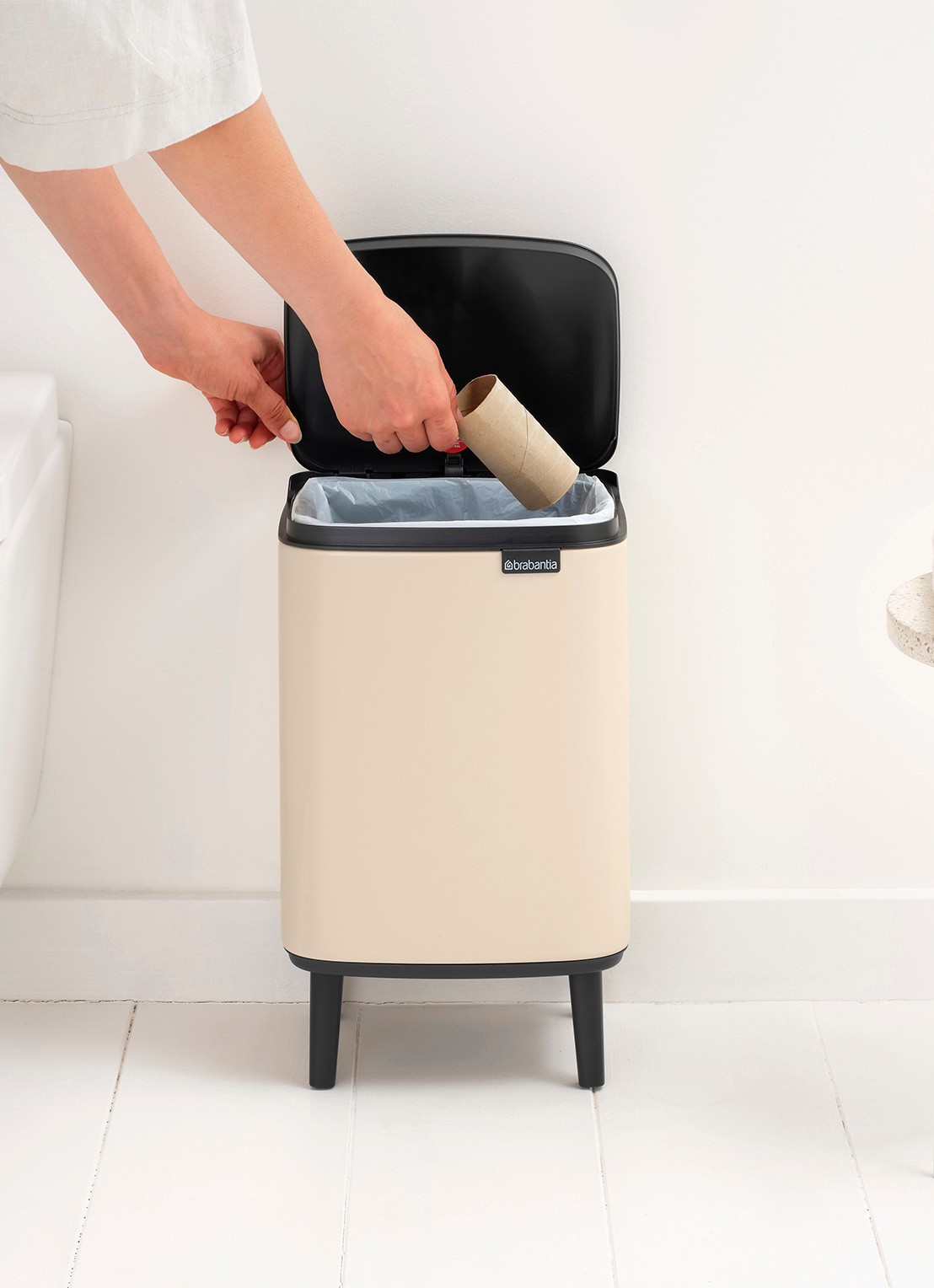 Brabantia Bo Hi prullenbak 7 liter - detail 6 beige