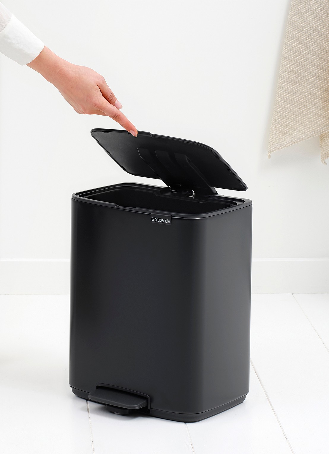 Brabantia Bo pedaalemmer 12 liter - detail 4 zwart