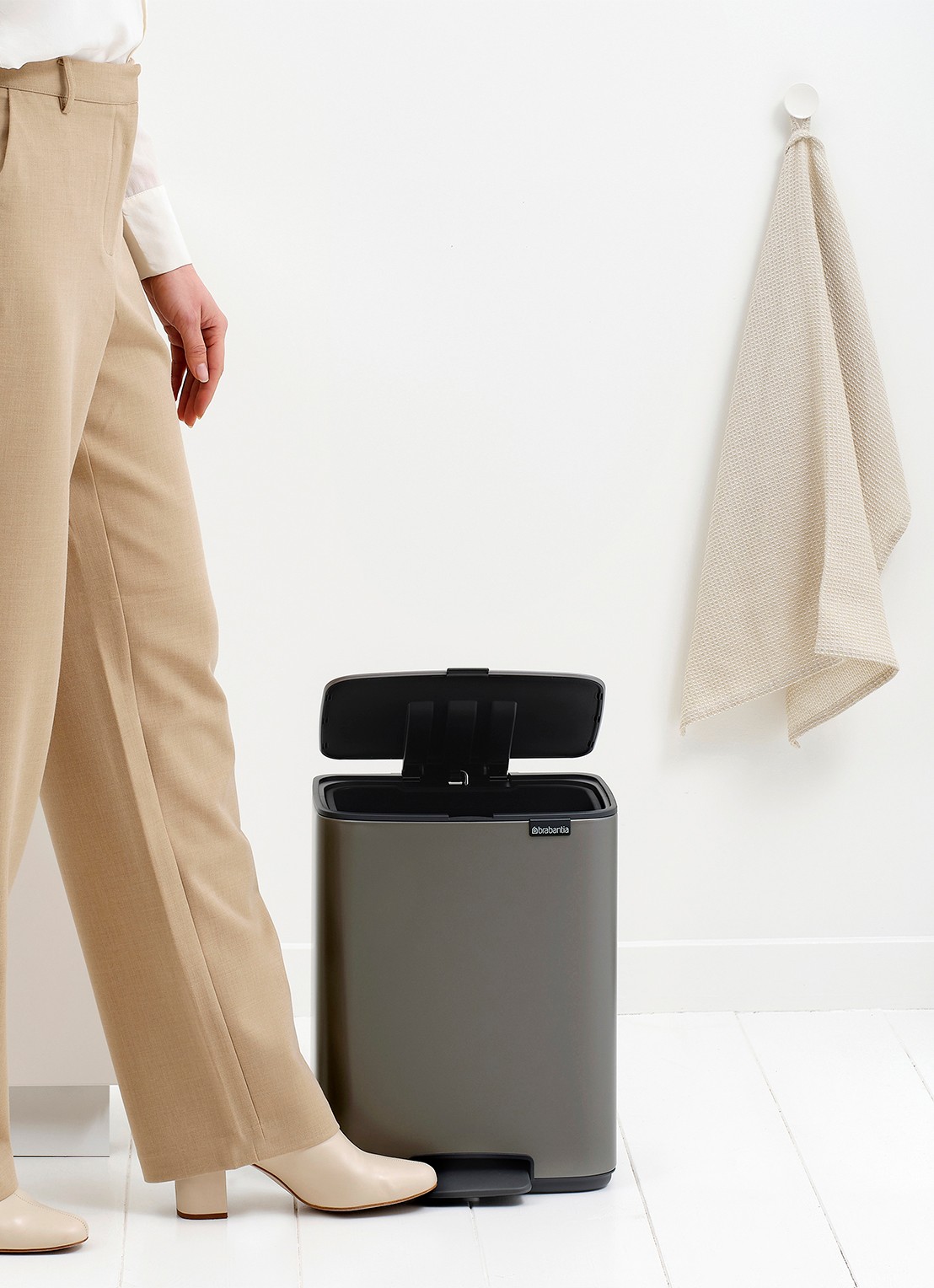Brabantia Bo pedaalemmer 12 liter - detail 4 grijs
