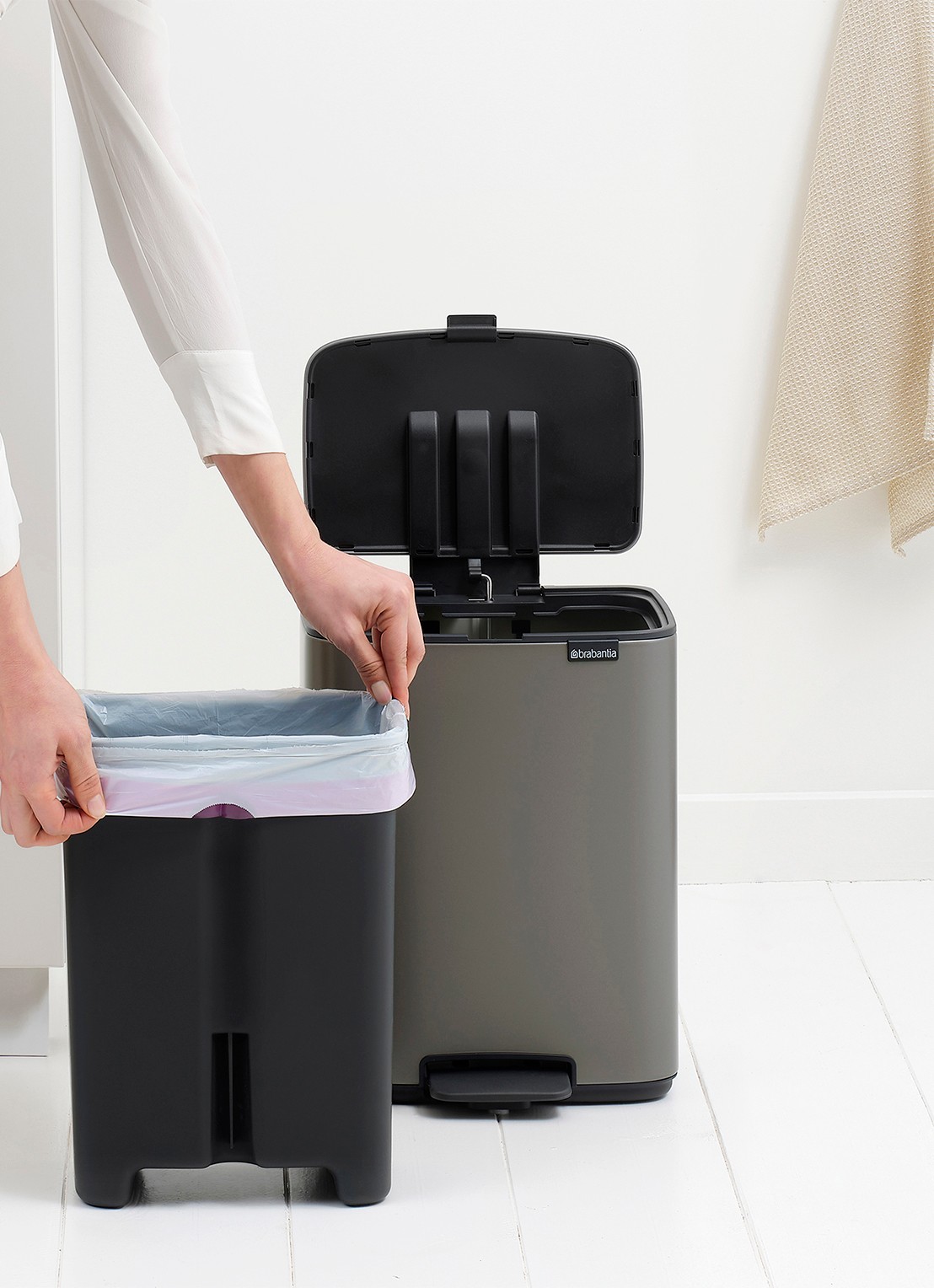 Brabantia Bo pedaalemmer 12 liter - detail 5 grijs