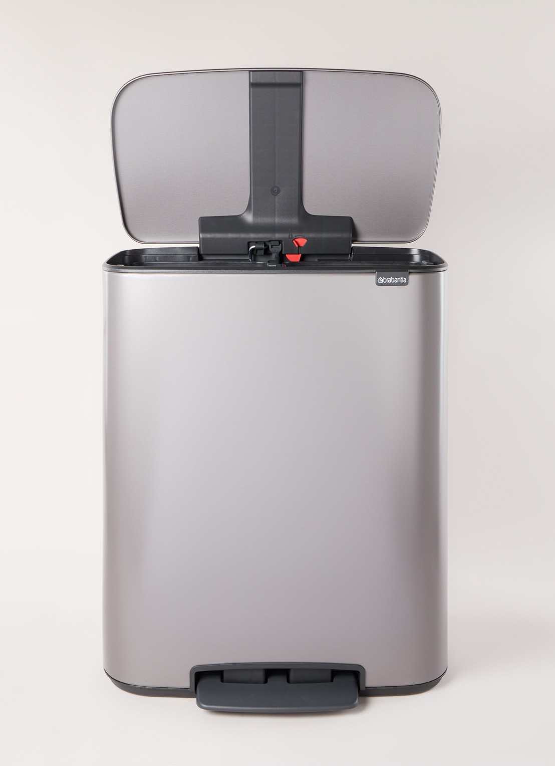 Brabantia Bo  pedaalemmer 2 x 30 liter - voorkant 2 donkergrijs