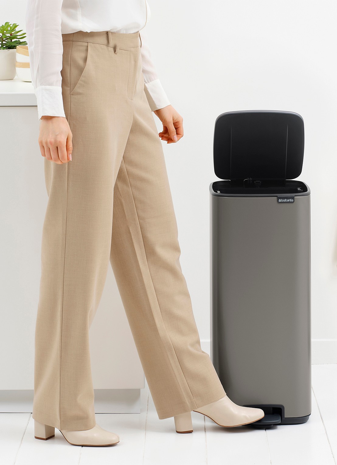 Brabantia Bo pedaalemmer 30 liter - detail 6 grijs
