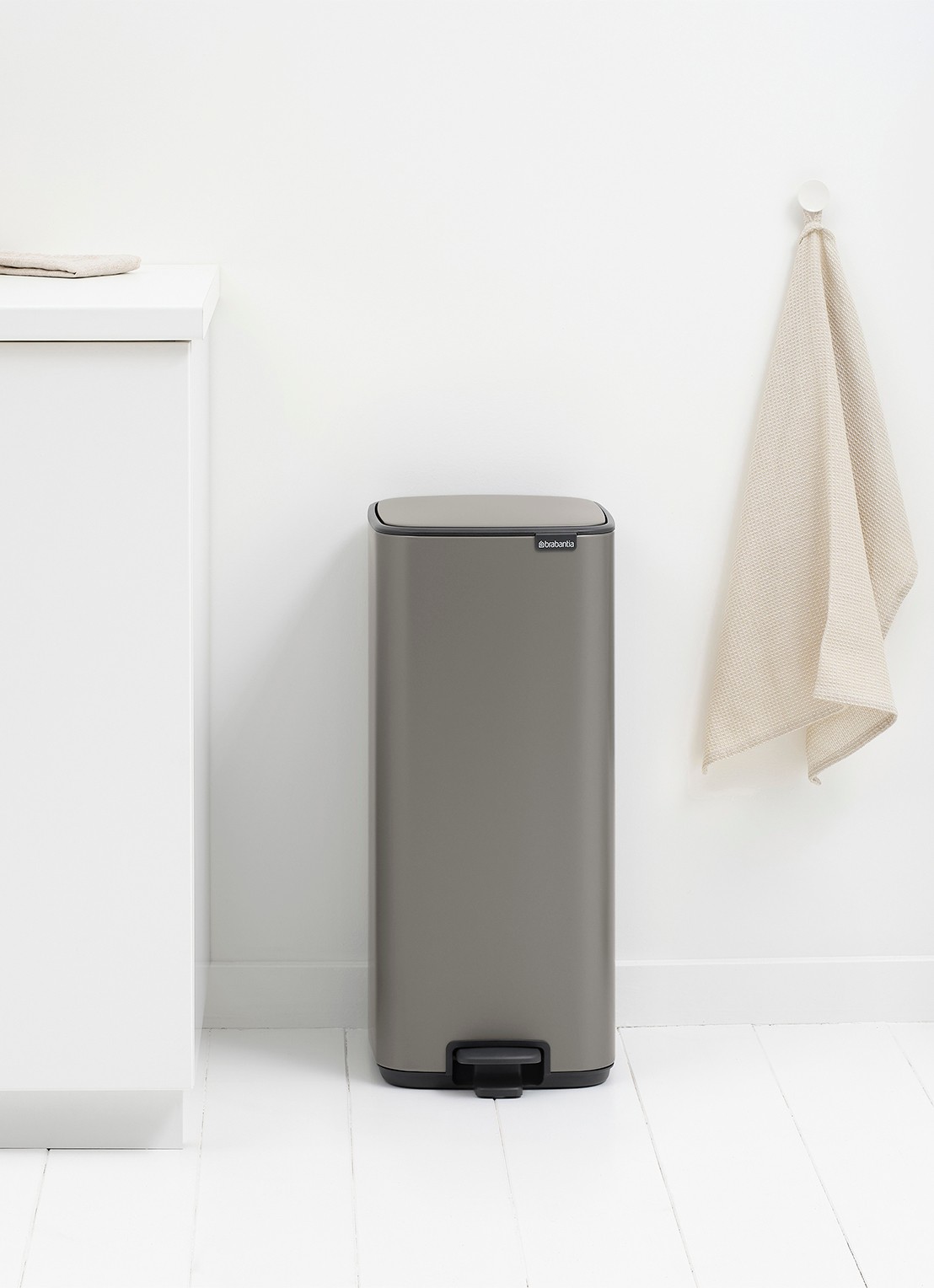 Brabantia Bo pedaalemmer 30 liter - detail 8 grijs