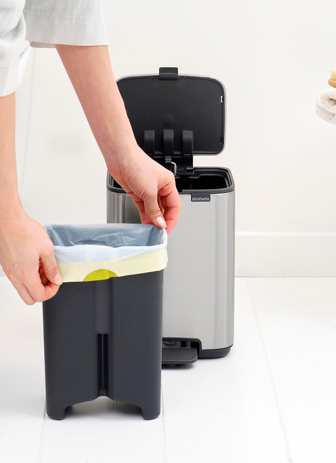 Brabantia Bo pedaalemmer 4 liter - detail 6 metallic