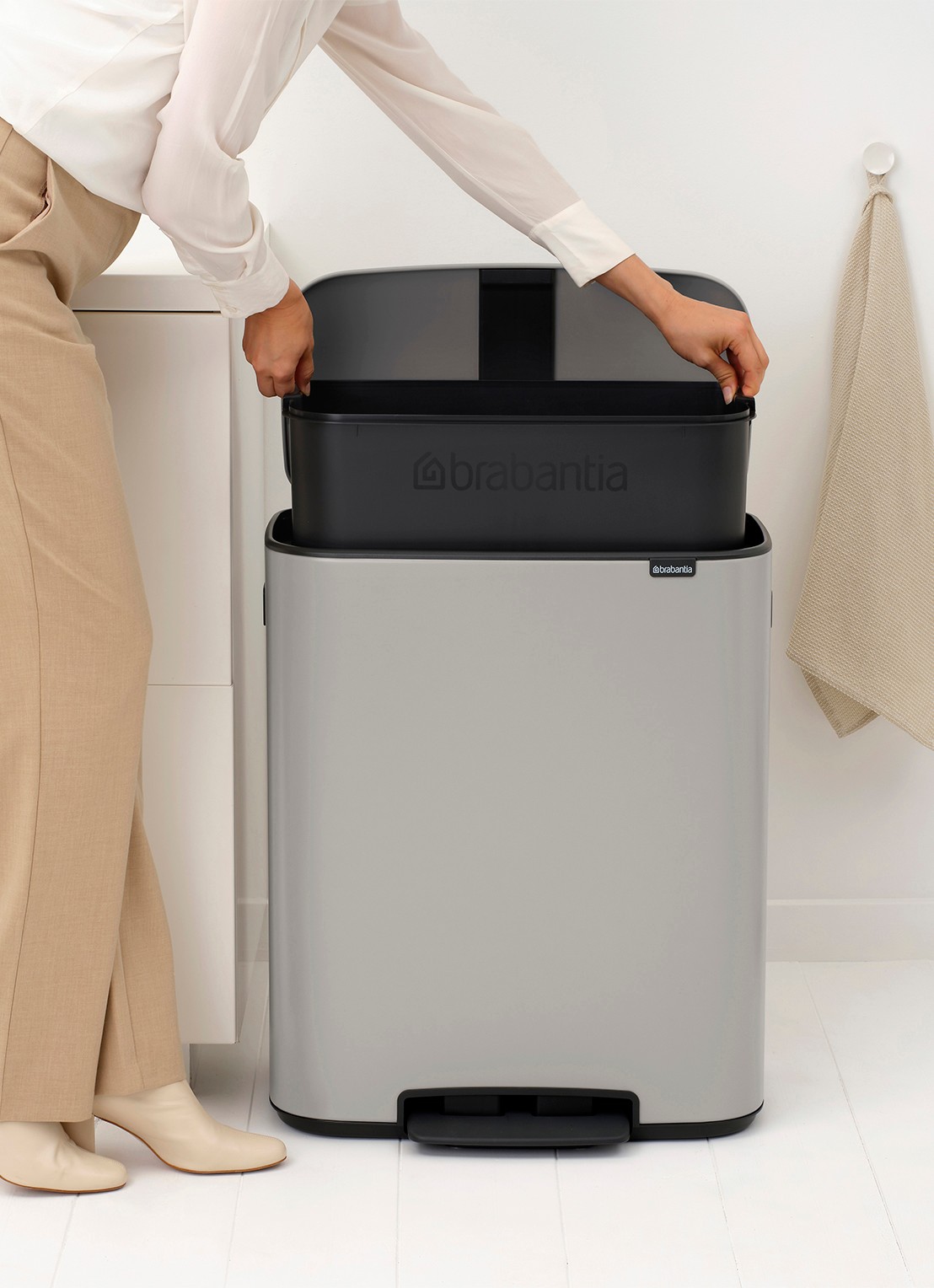 Brabantia Bo pedaalemmer 60 liter - detail 4 middengrijs
