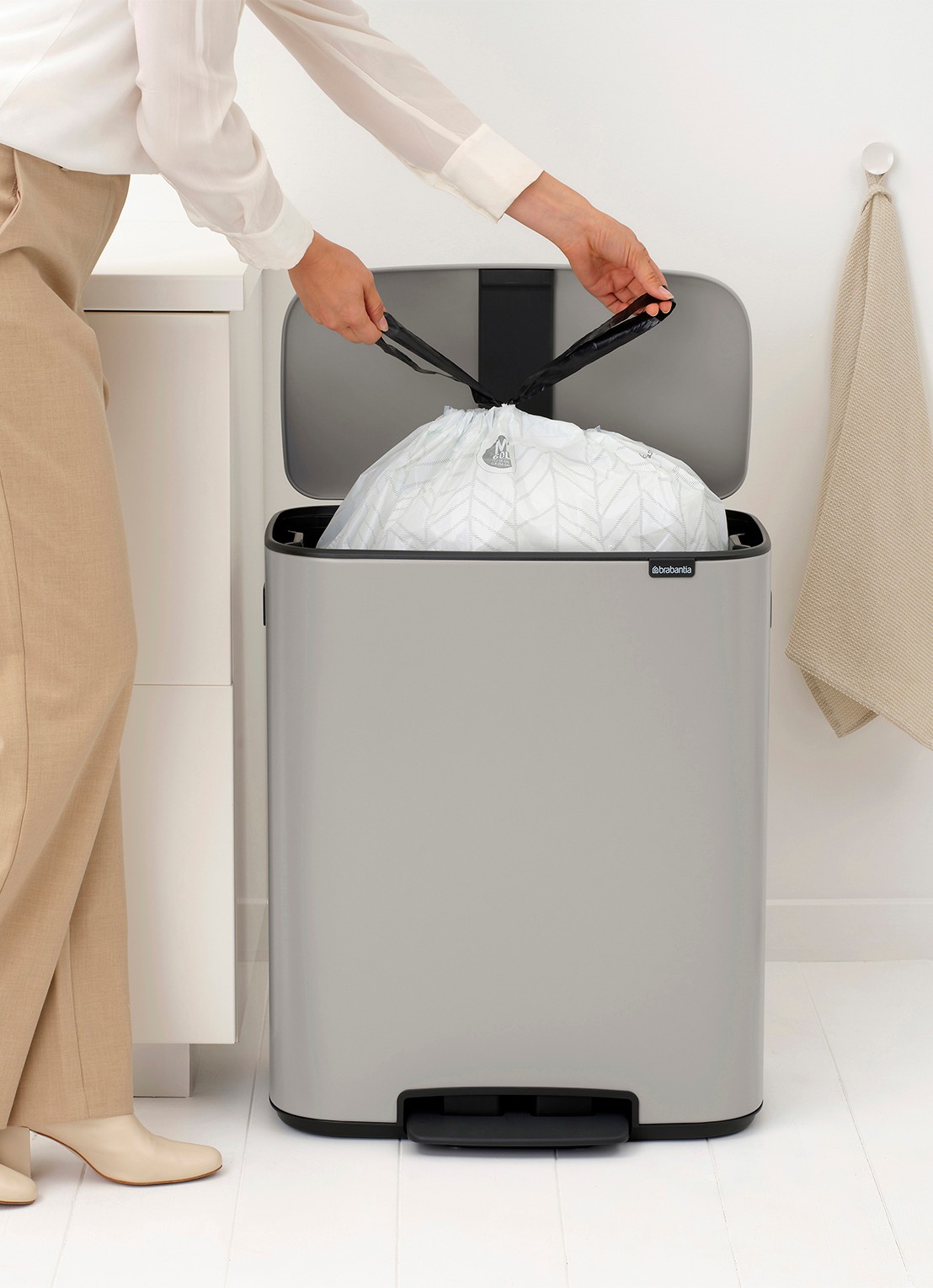 Brabantia Bo pedaalemmer 60 liter - detail 5 middengrijs