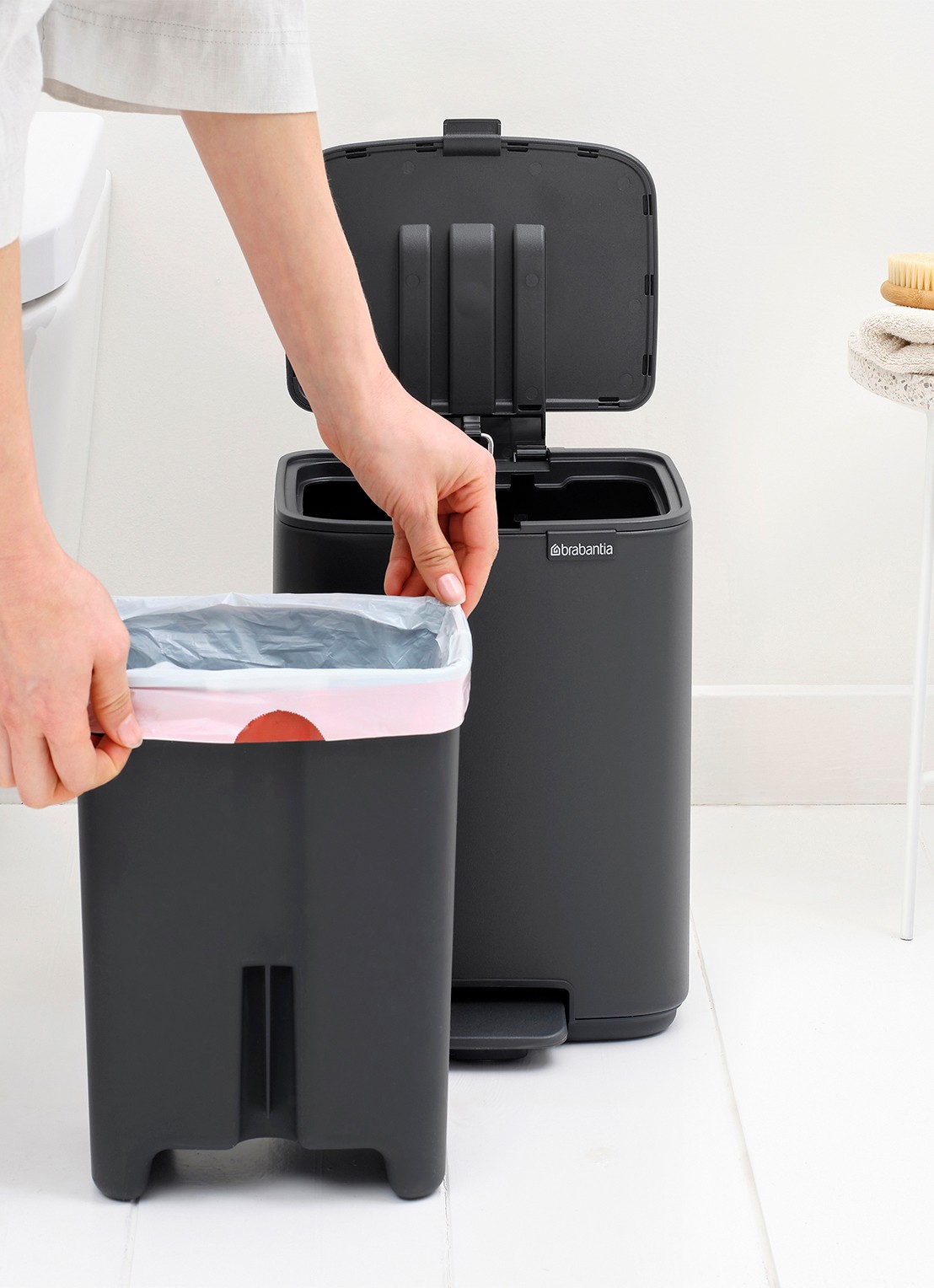 Brabantia Bo pedaalemmer 7 liter - detail 6 grijs