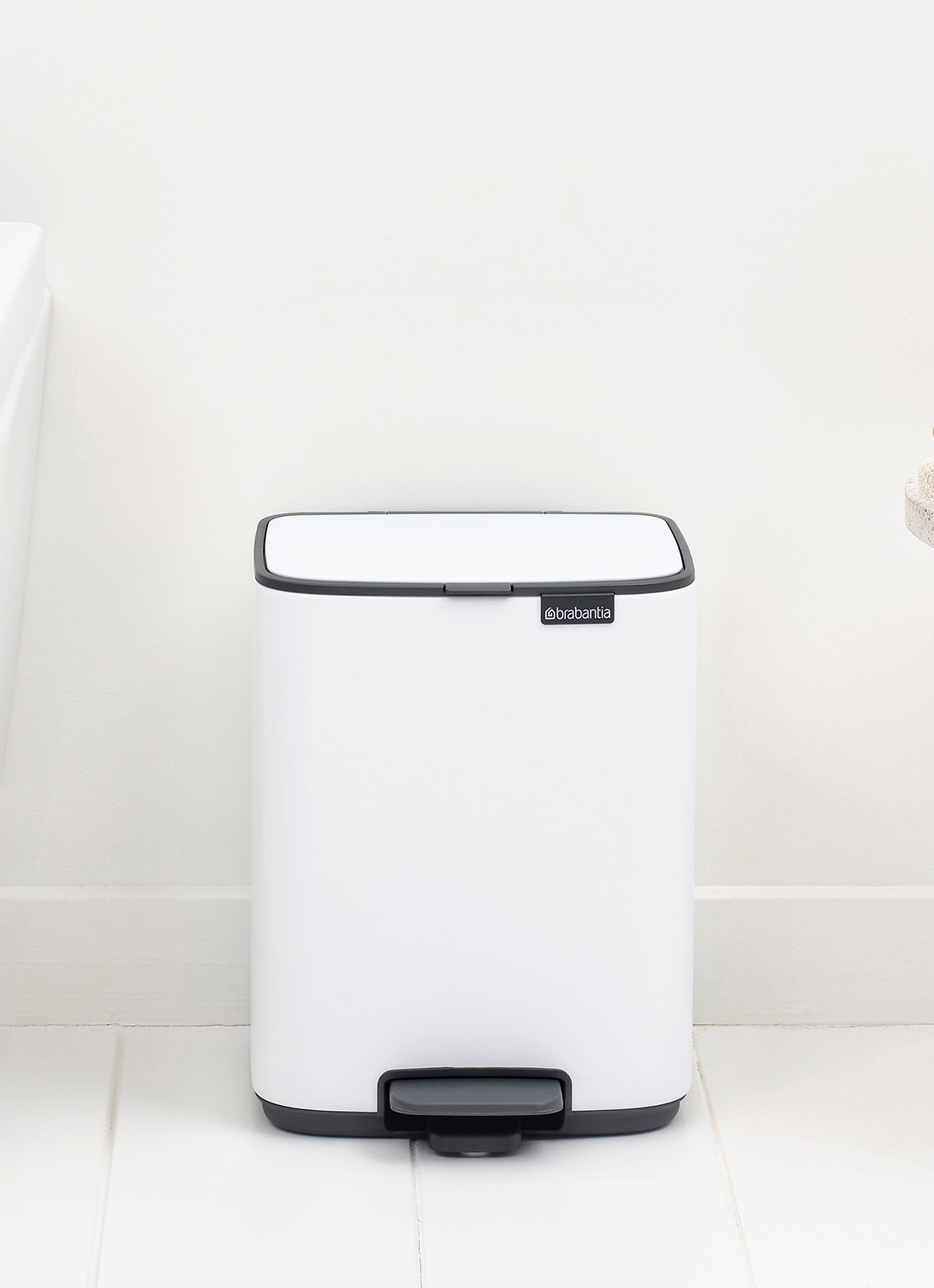 Brabantia Bo pedaalemmer 7 liter - detail 5 wit
