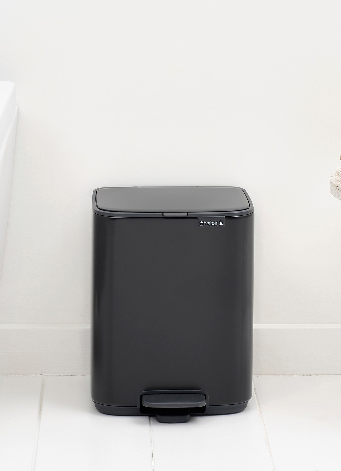 Brabantia Bo pedaalemmer 7 liter - detail 5 zwart