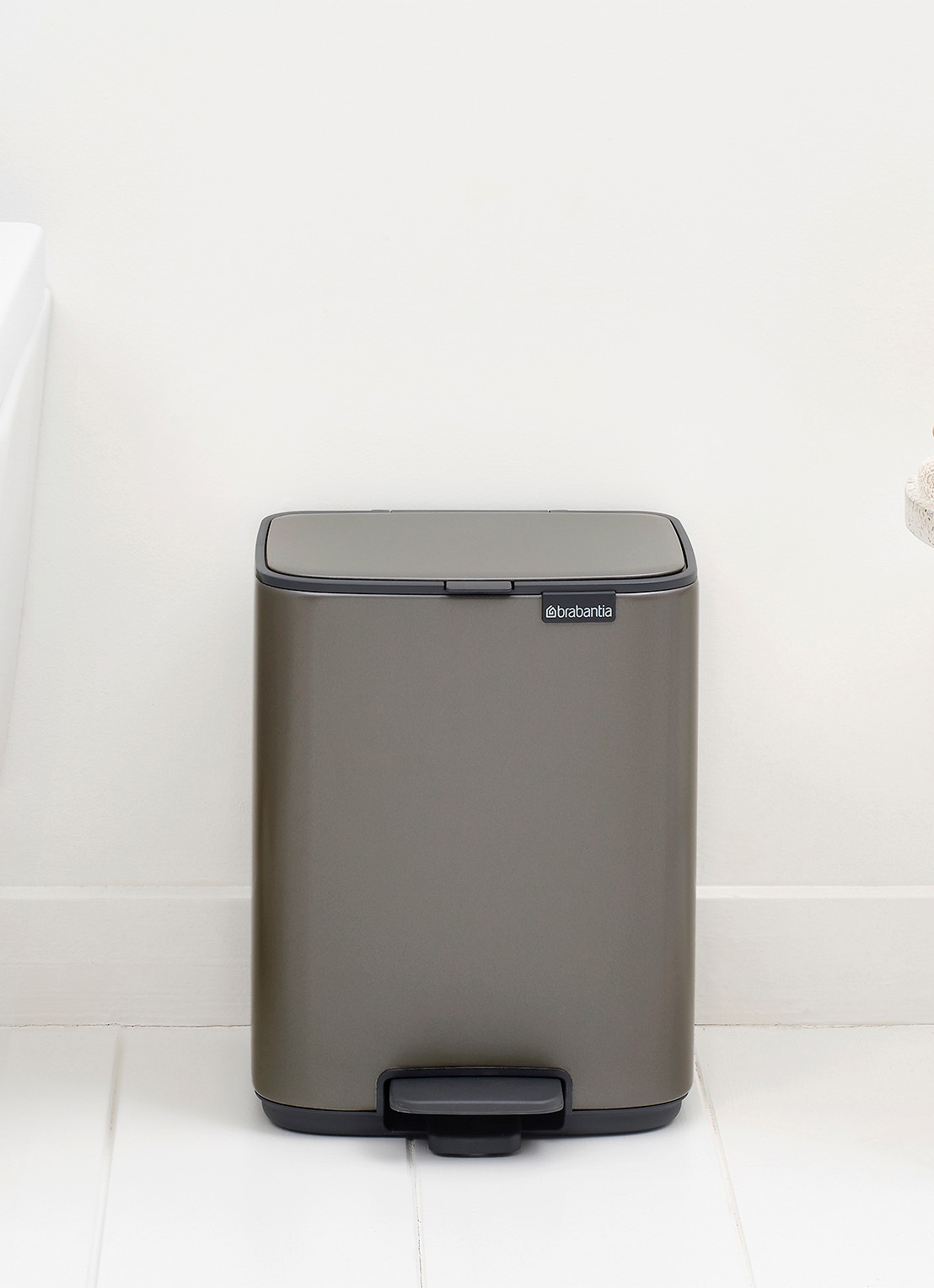 Brabantia Bo pedaalemmer 7 liter - detail 5 grijs