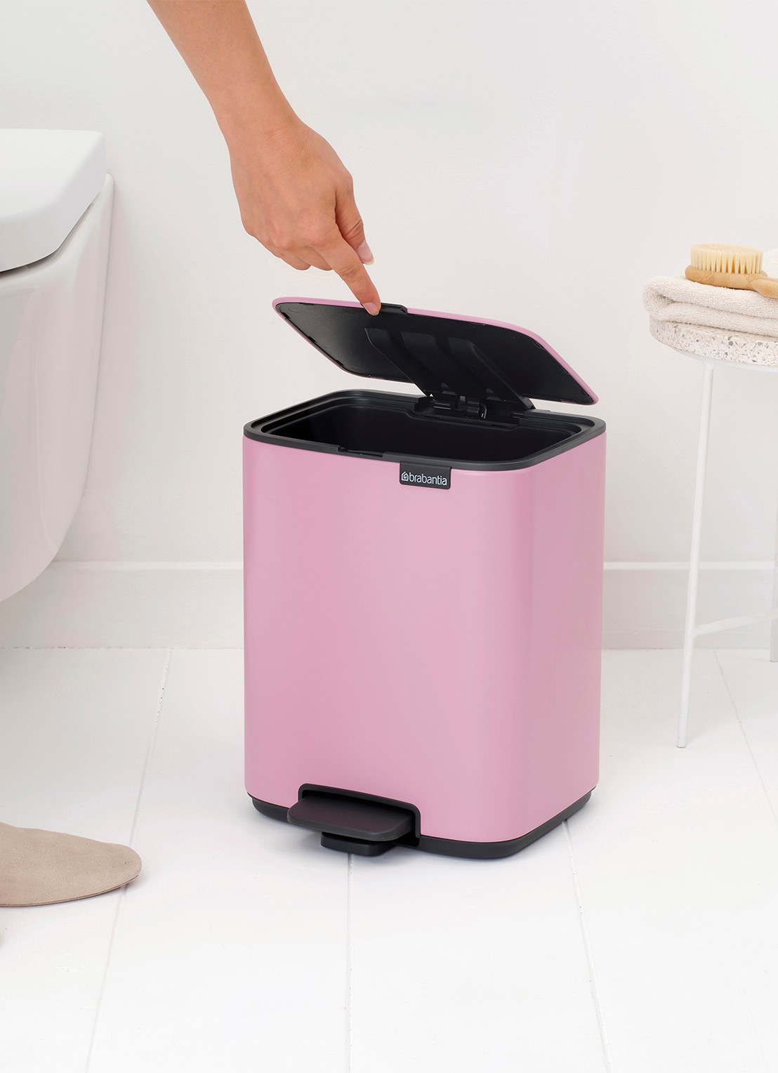 Brabantia Bo pedaalemmer 7 liter - detail 5 donkerroze