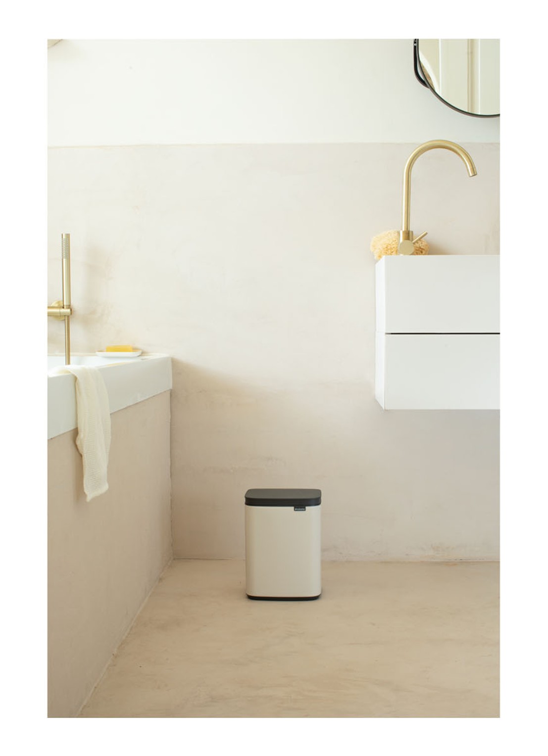 Brabantia Bo prullenbak met deksel 4 liter - voorkant 7 beige