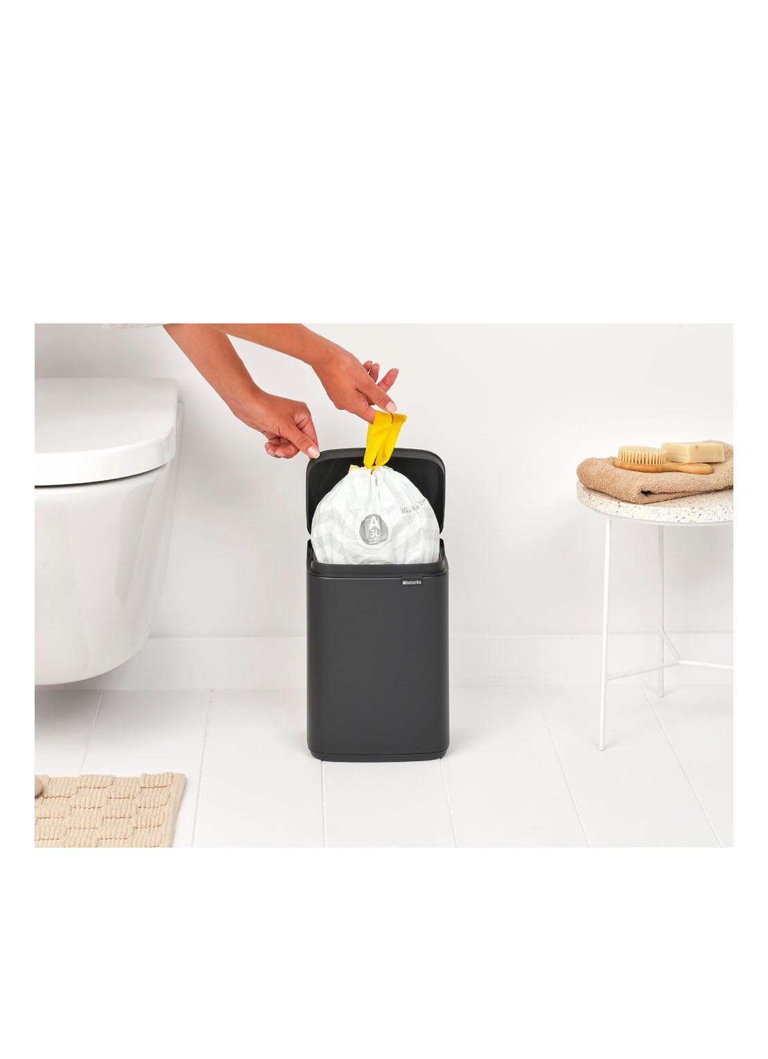 Brabantia Bo prullenbak met deksel 4 liter - detail 4 antraciet