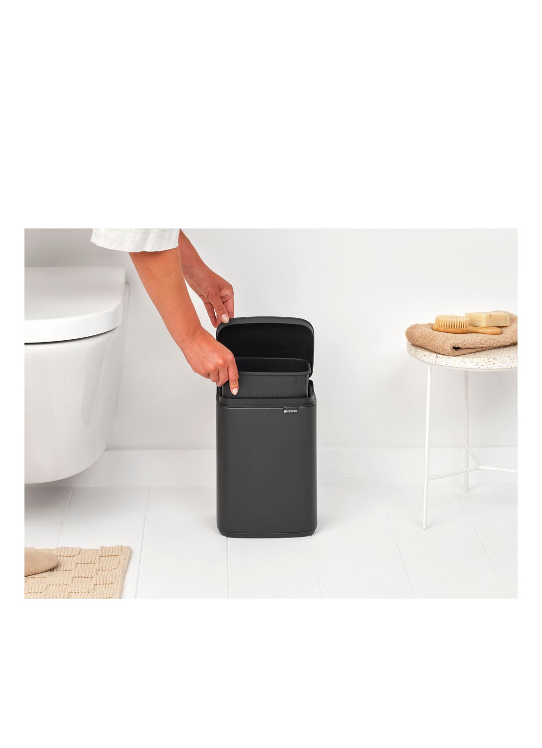 Brabantia Bo prullenbak met deksel 4 liter - detail 5 antraciet