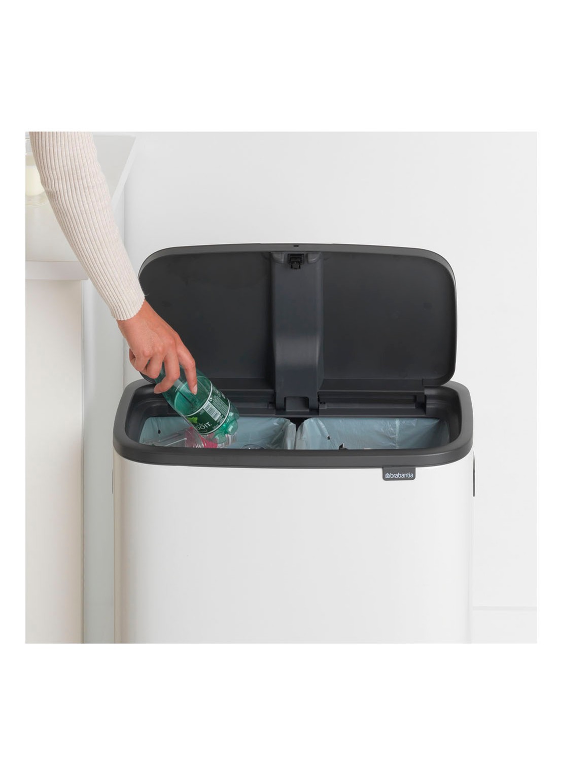 Brabantia Bo Touch Bin  duo prullenbak met deksel  2 x 30 liter - detail 4 wit