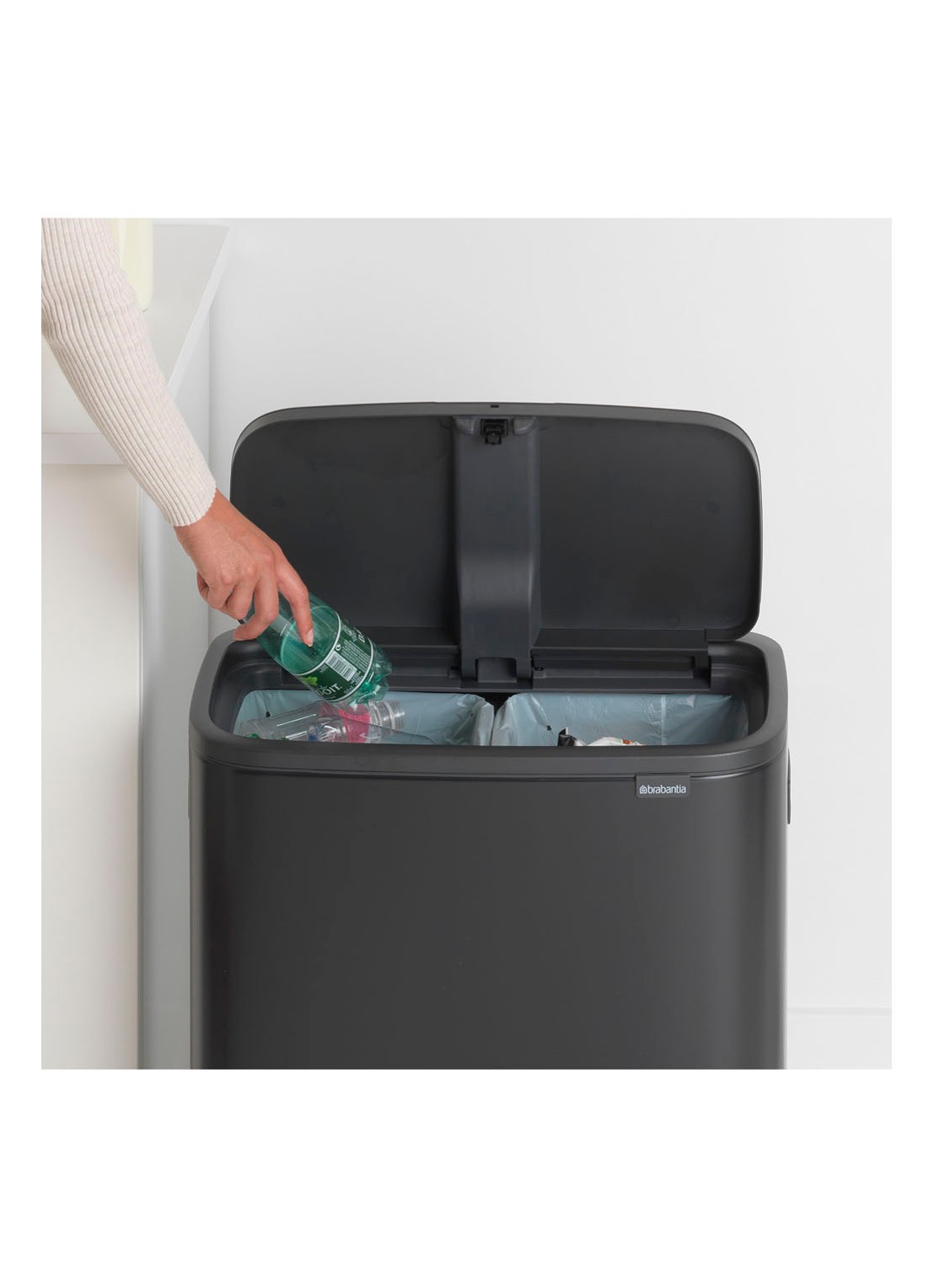 Brabantia Bo Touch Bin  duo prullenbak met deksel  2 x 30 liter - detail 4 zwart