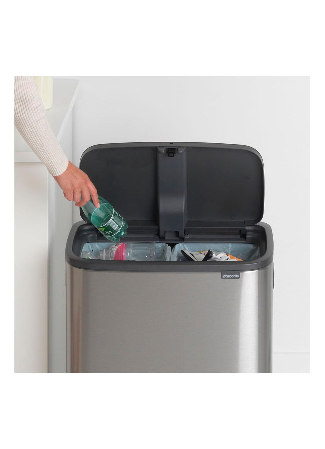Brabantia Bo Touch Bin  duo prullenbak met deksel  2 x 30 liter - detail 2 zilver