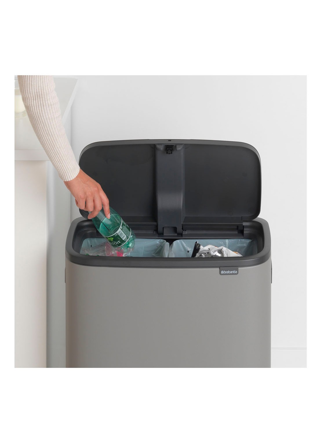 Brabantia Bo Touch Bin  duo prullenbak met deksel  2 x 30 liter - detail 4 grijs