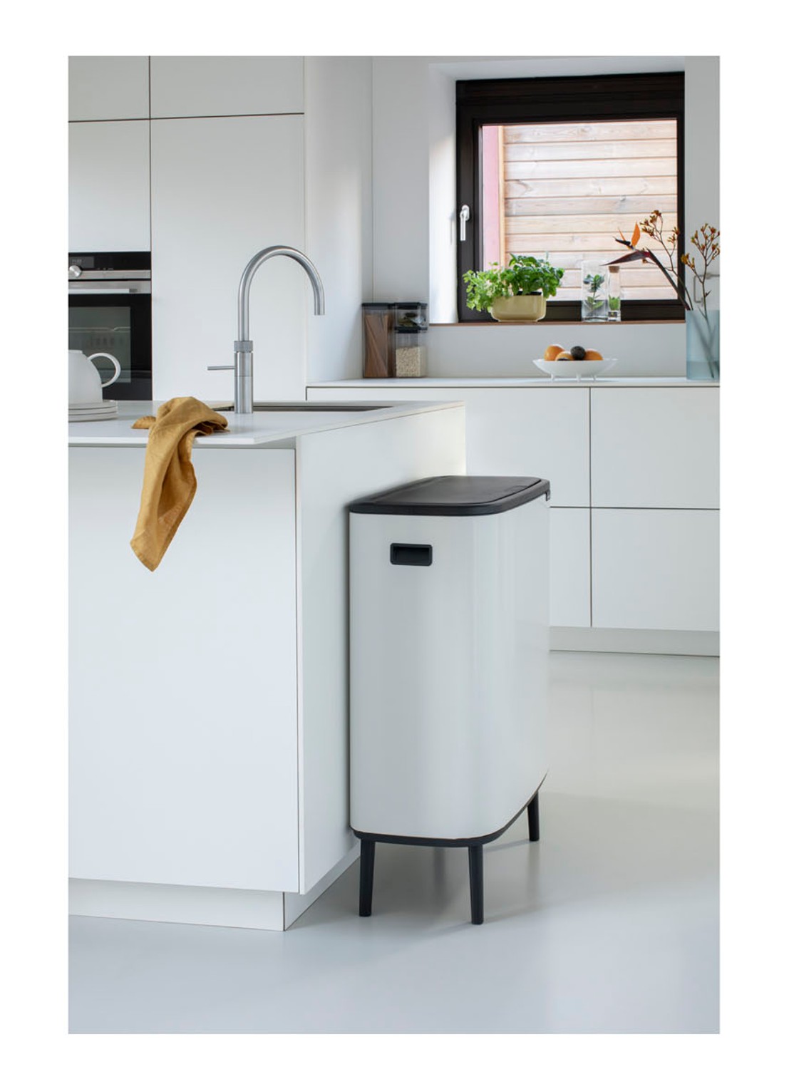 Brabantia Bo Touch Bin Hi  duo prullenbak met deksel op pootjes 2 x 30 liter - detail 7 wit