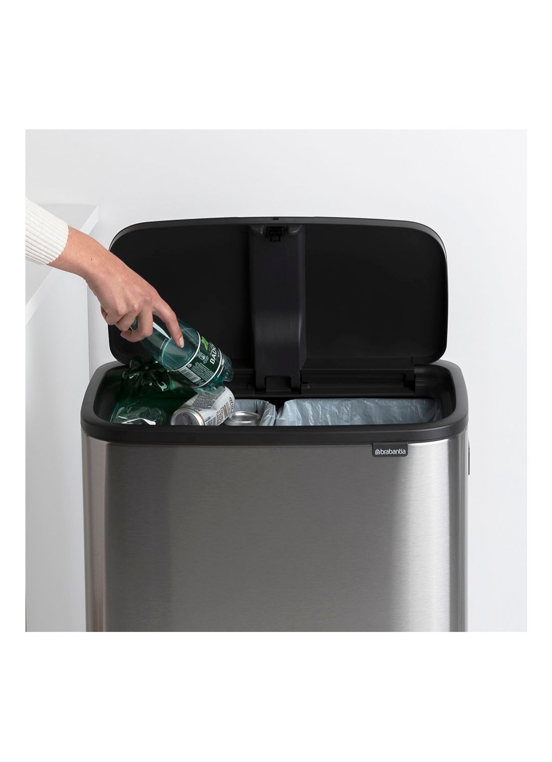 Brabantia Bo Touch Bin Hi  duo prullenbak met deksel op pootjes 2 x 30 liter - detail 2 zilver