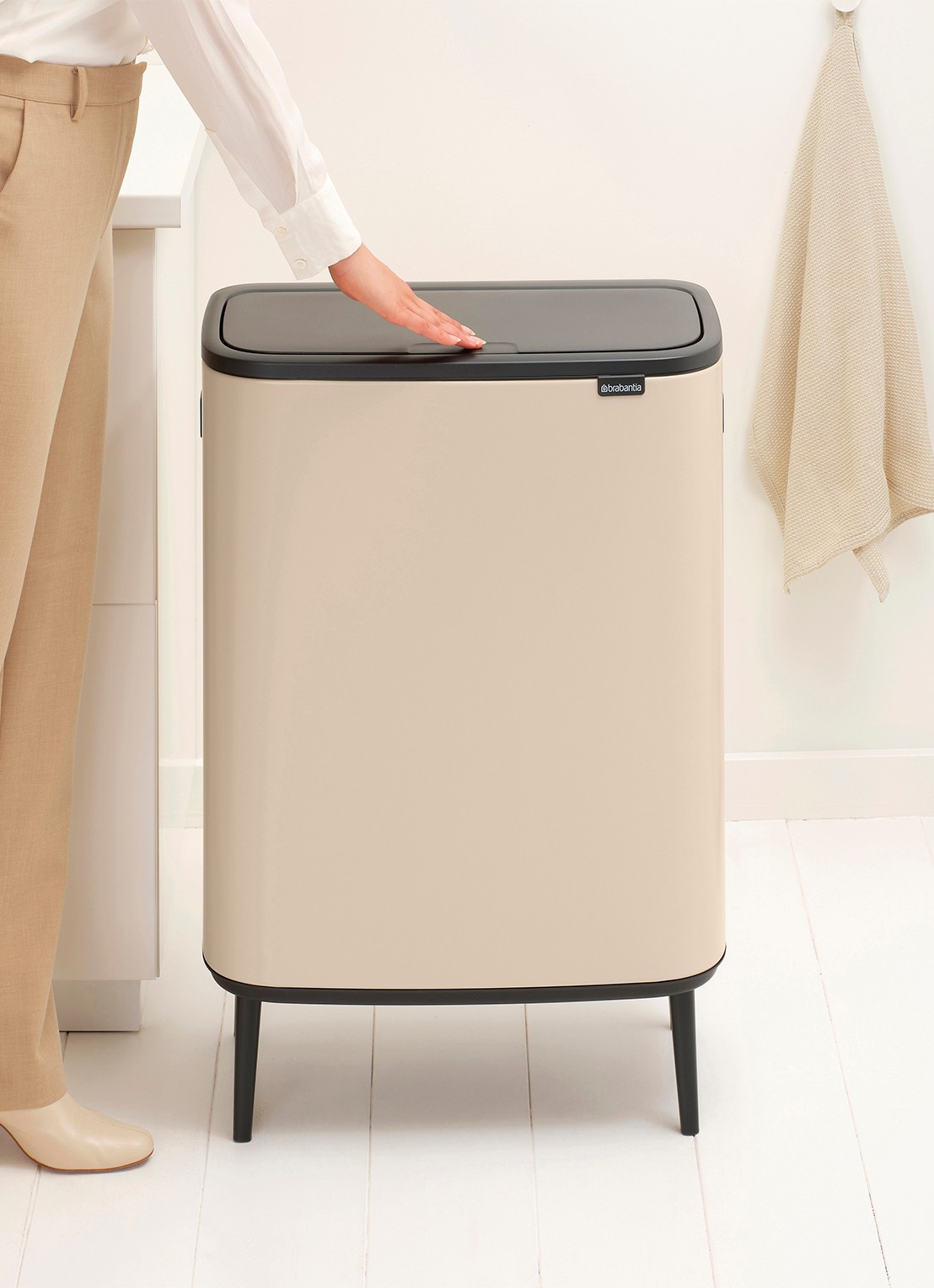 Brabantia Bo Touch Bin Hi prullenbak 2 x 30 liter - detail 6 beige