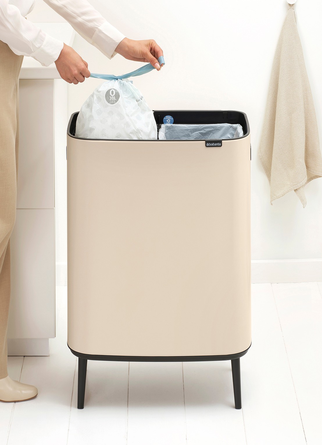 Brabantia Bo Touch Bin Hi prullenbak 2 x 30 liter - detail 8 beige