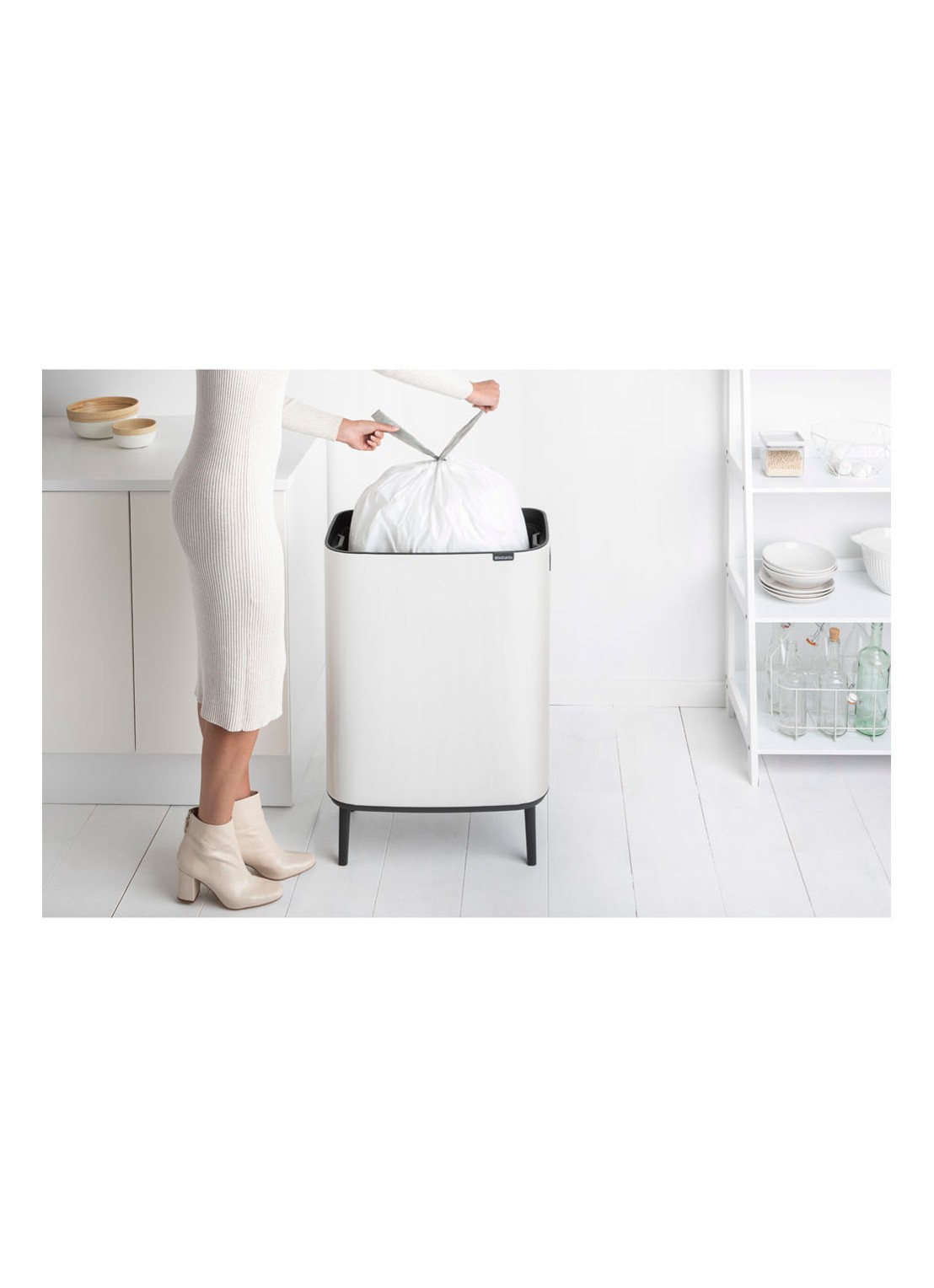 Brabantia Bo Touch Bin Hi prullenbak met deksel op pootjes 60 liter - detail 4 wit