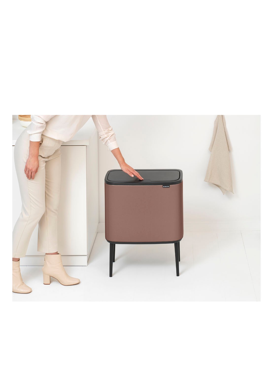 Brabantia Bo Touch Bin prullenbak 11 + 23 liter - detail 5 taupe
