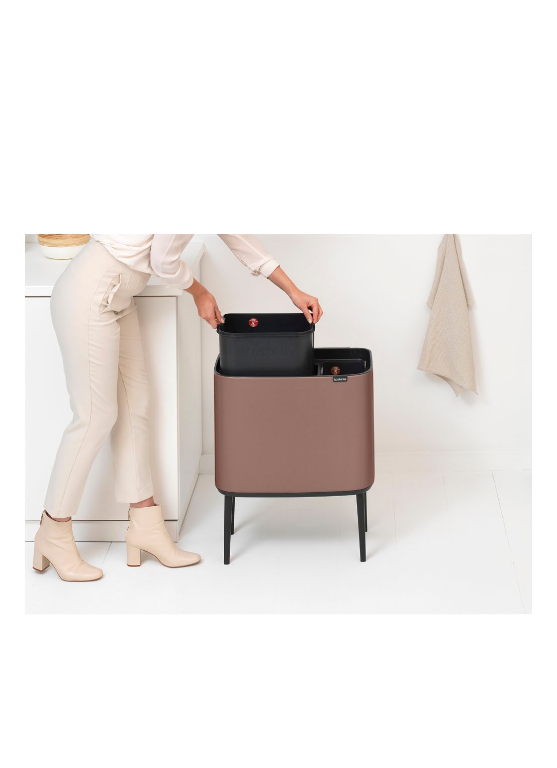 Brabantia Bo Touch Bin prullenbak 11 + 23 liter - detail 7 taupe