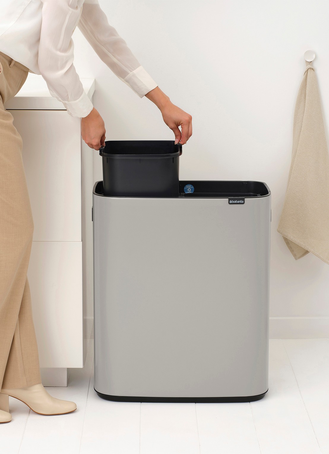 Brabantia Bo Touch Bin prullenbak 2 x 30 liter - detail 7 middengrijs