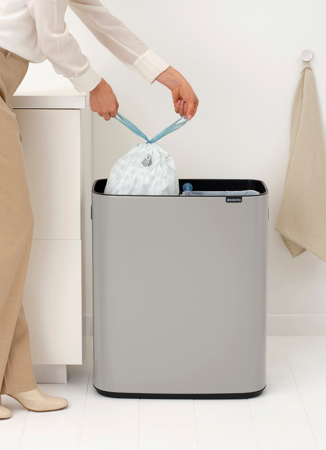 Brabantia Bo Touch Bin prullenbak 2 x 30 liter - detail 8 middengrijs