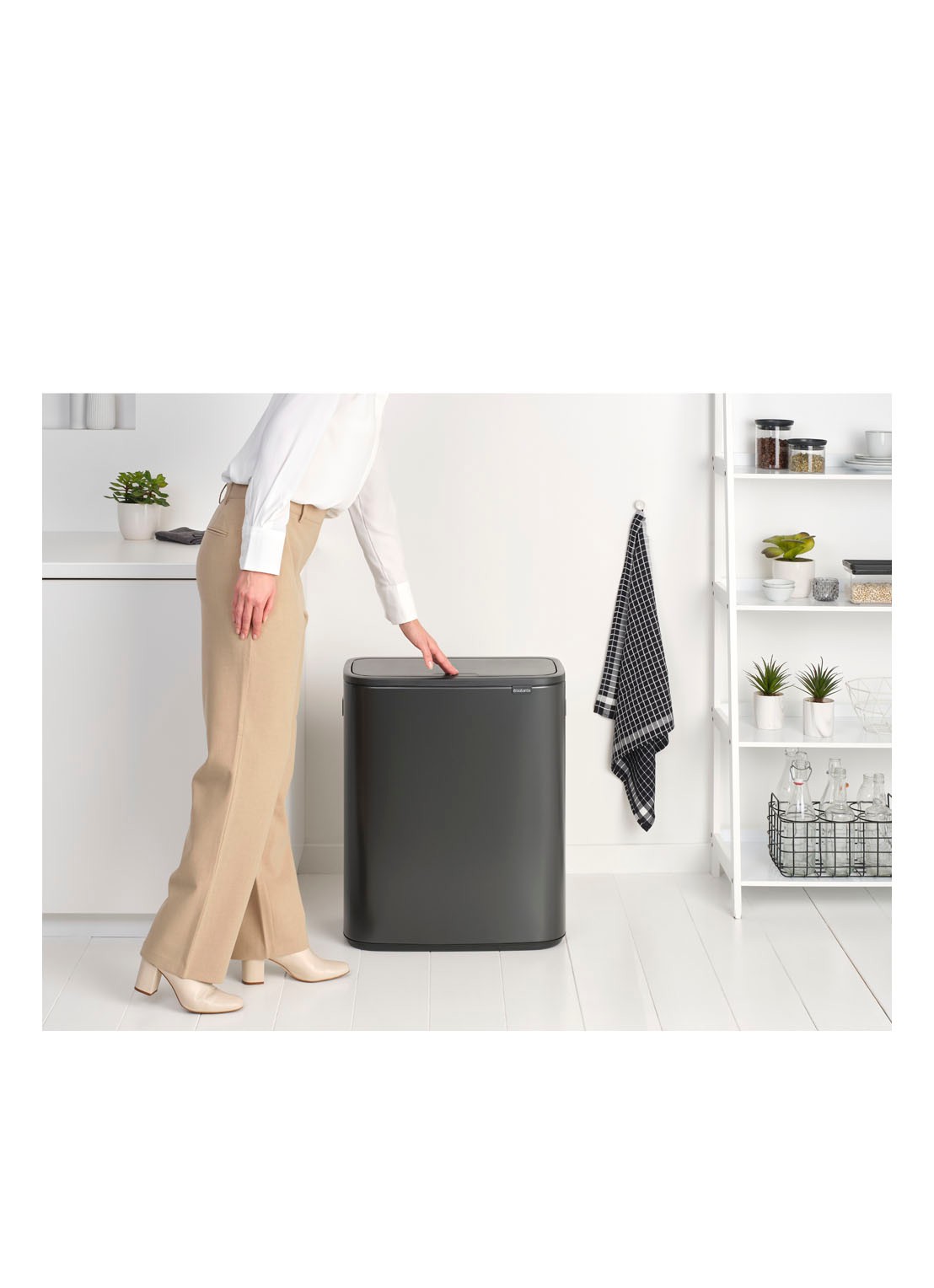 Brabantia Bo Touch Bin prullenbak 60 liter - detail 4 grijs