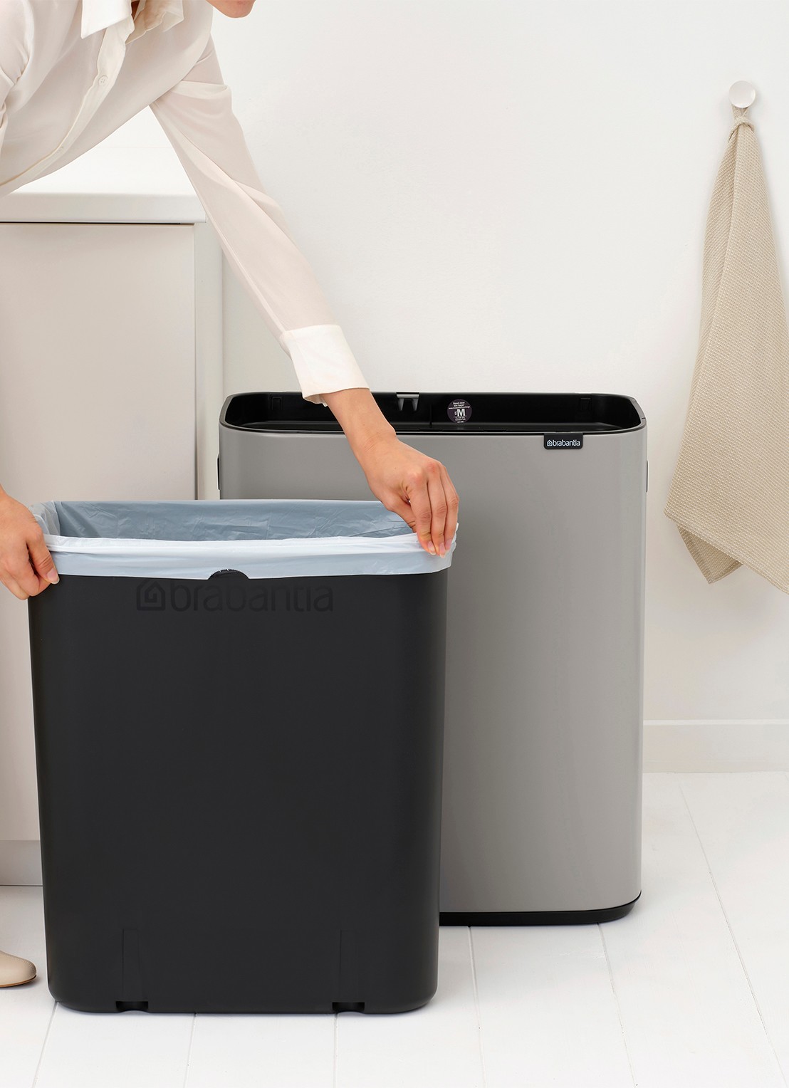 Brabantia Bo Touch Bin prullenbak 60 liter - detail 3 middengrijs
