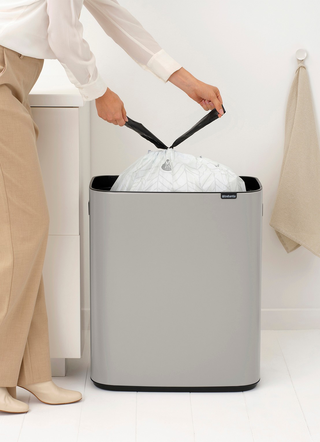 Brabantia Bo Touch Bin prullenbak 60 liter - detail 4 middengrijs