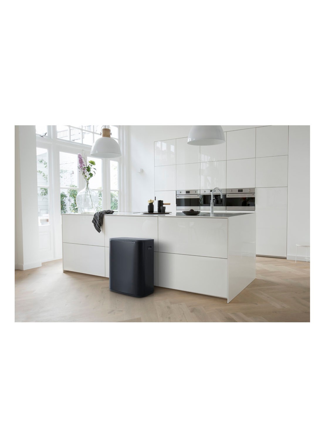 Brabantia Bo Touch Bin prullenbak met deksel 60 liter - detail 7 zwart