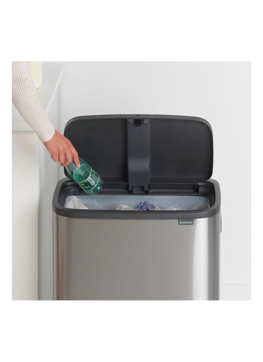Brabantia Bo Touch Bin prullenbak met deksel 60 liter - detail 4 zilver