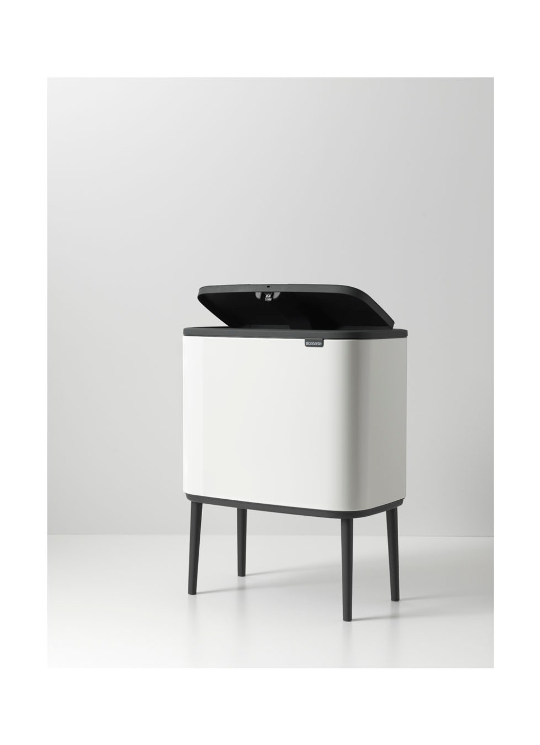 Brabantia Bo Touch Bin prullenbak met deksel op pootjes 36 liter - voorkant 2 wit