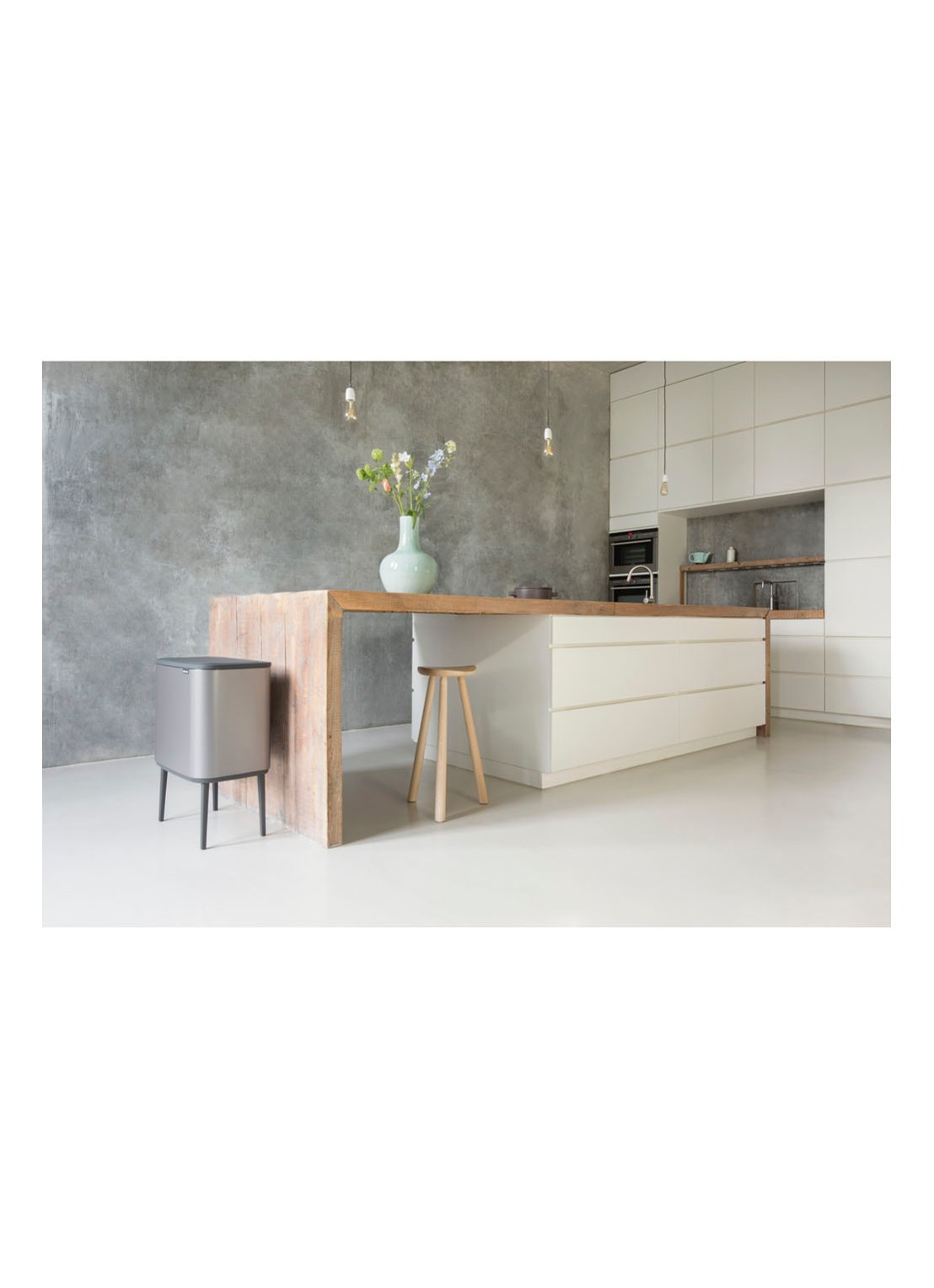 Brabantia Bo Touch Bin prullenbak met deksel op pootjes 36 liter - detail 4 middengrijs