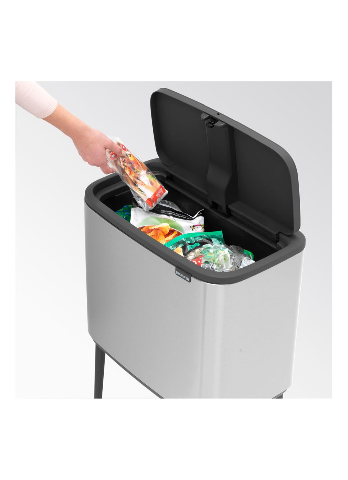 Brabantia Bo Touch Bin prullenbak met deksel op pootjes 36 liter - detail 4 zilver