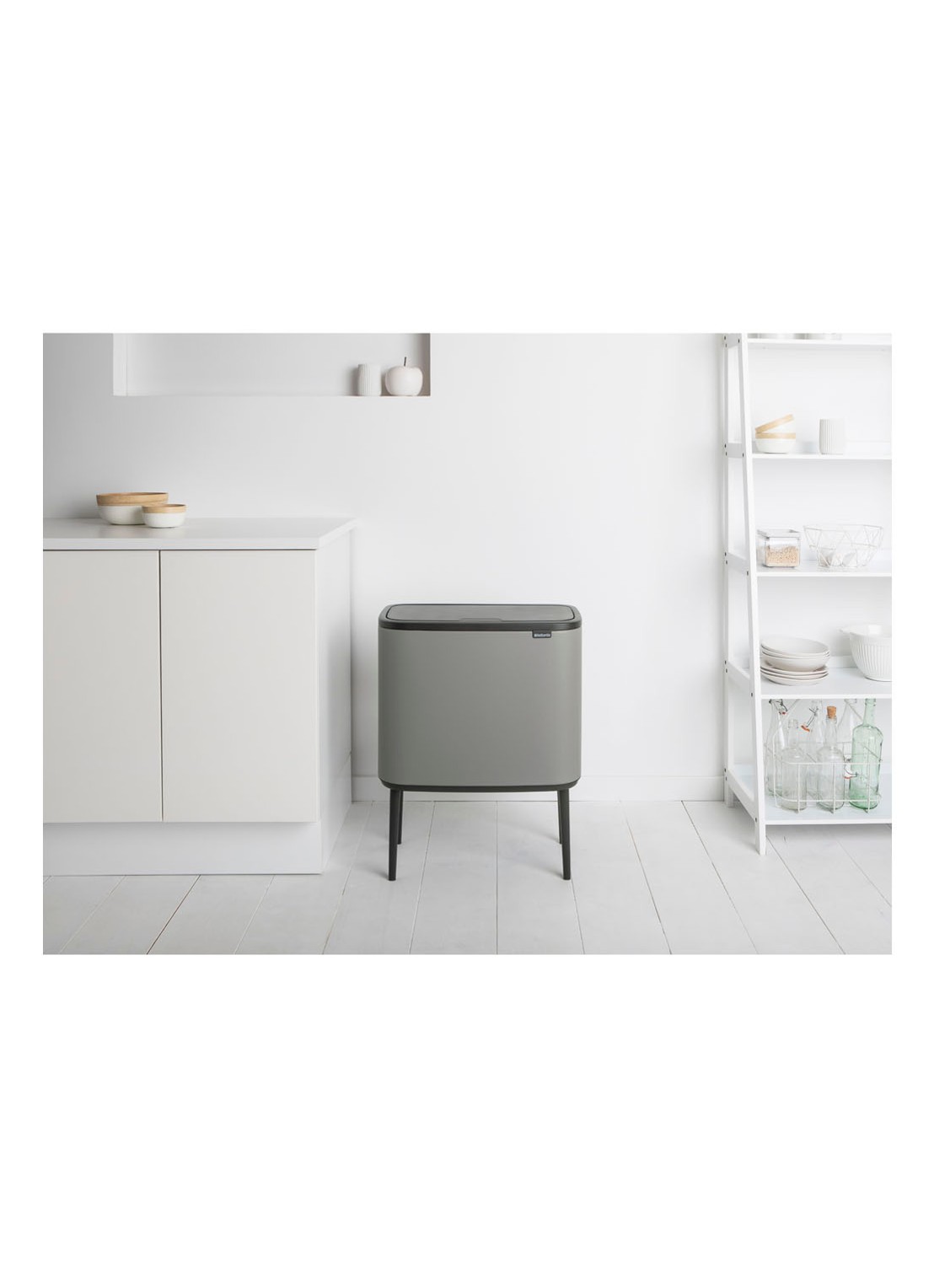 Brabantia Bo Touch Bin prullenbak met deksel op pootjes 36 liter - voorkant 7 grijs