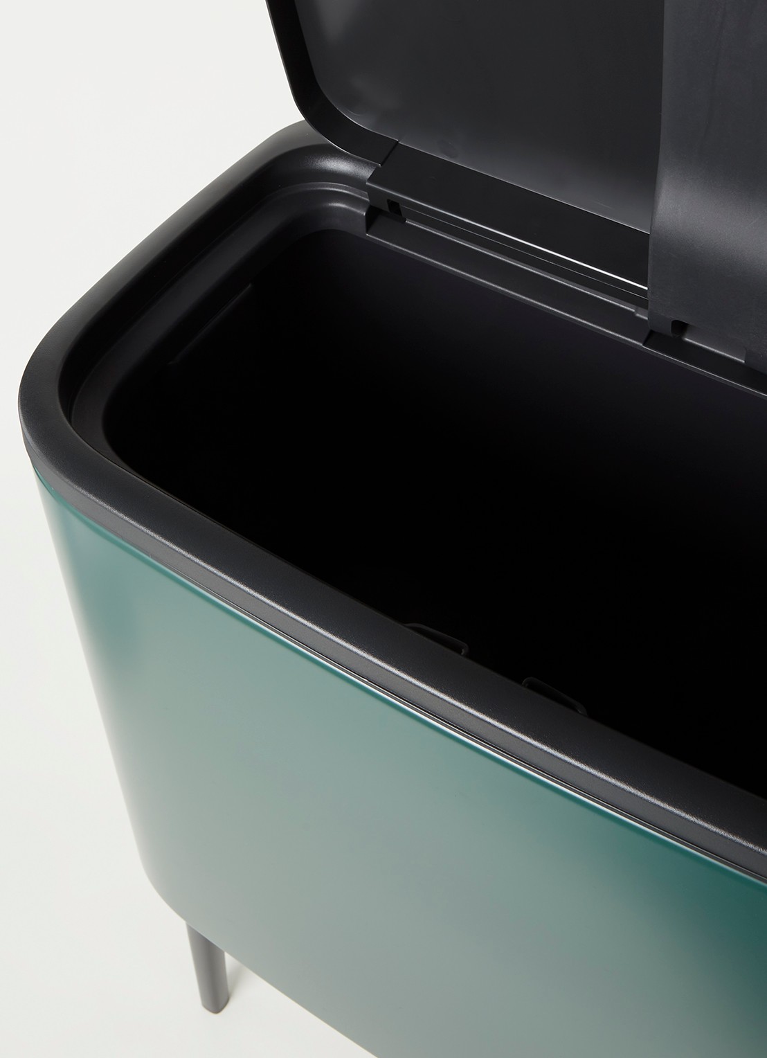 Brabantia Bo Touch Bin prullenbak met deksel op pootjes 36 liter - detail 3 donkergroen