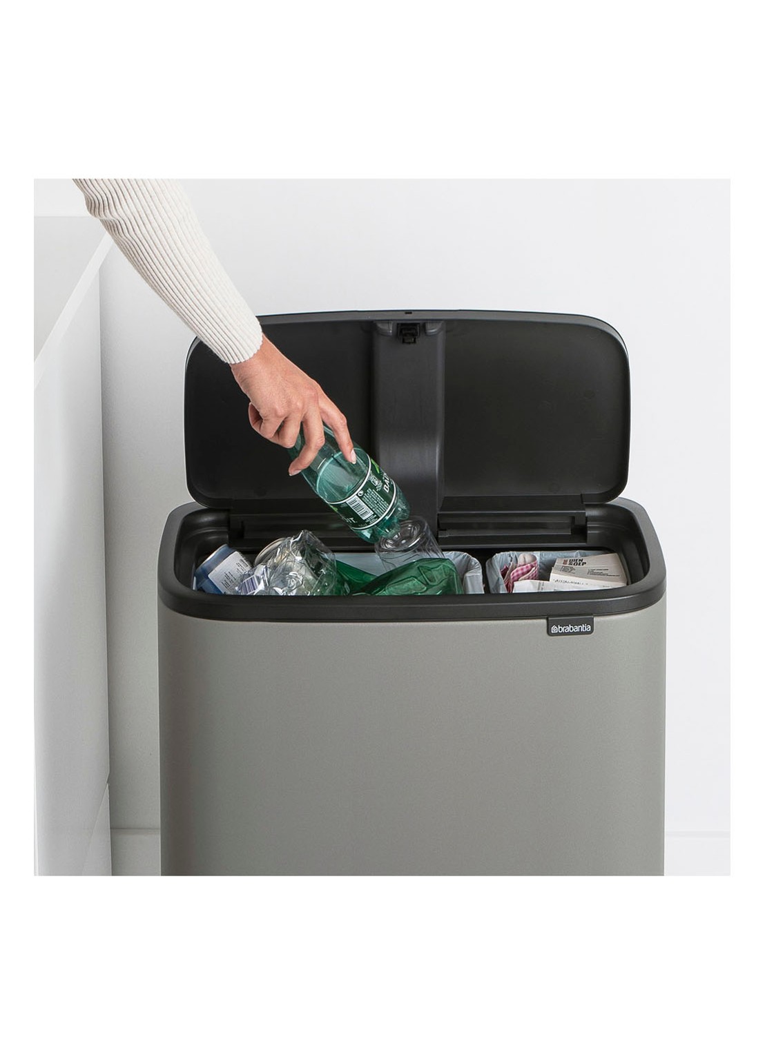 Brabantia Bo Touch Bin recyling duo prullenbak met deksel op pootjes 11 + 23 liter - detail 4 grijs
