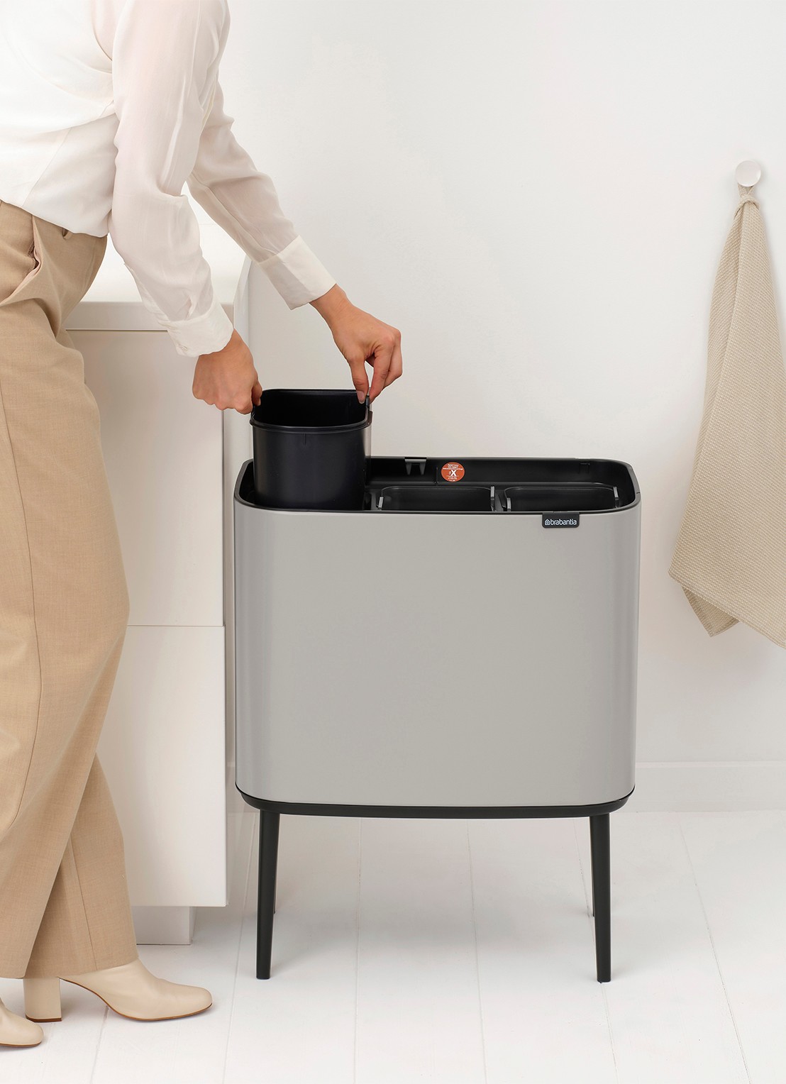Brabantia Bo Touch prullenbak 3 x 11 liter - detail 5 middengrijs