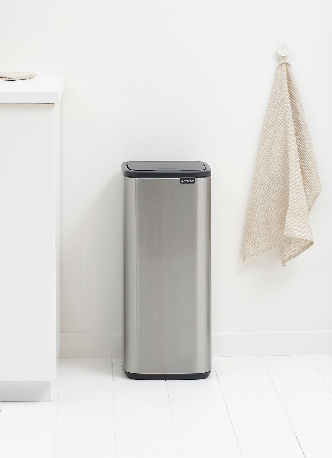 Brabantia Bo touch prullenbak 30 liter - detail 7 zilver
