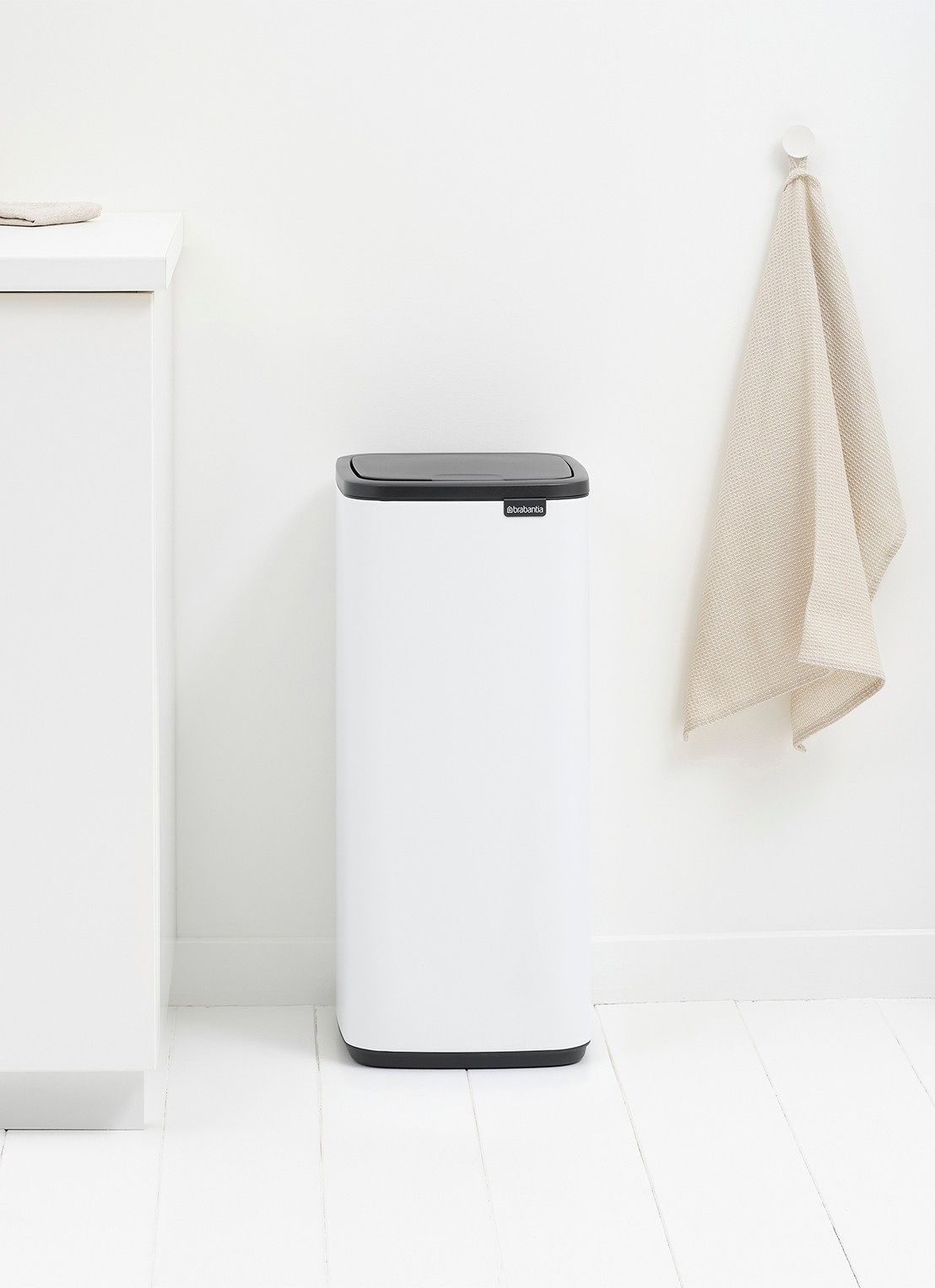 Brabantia Bo touch prullenbak 30 liter - detail 6 wit