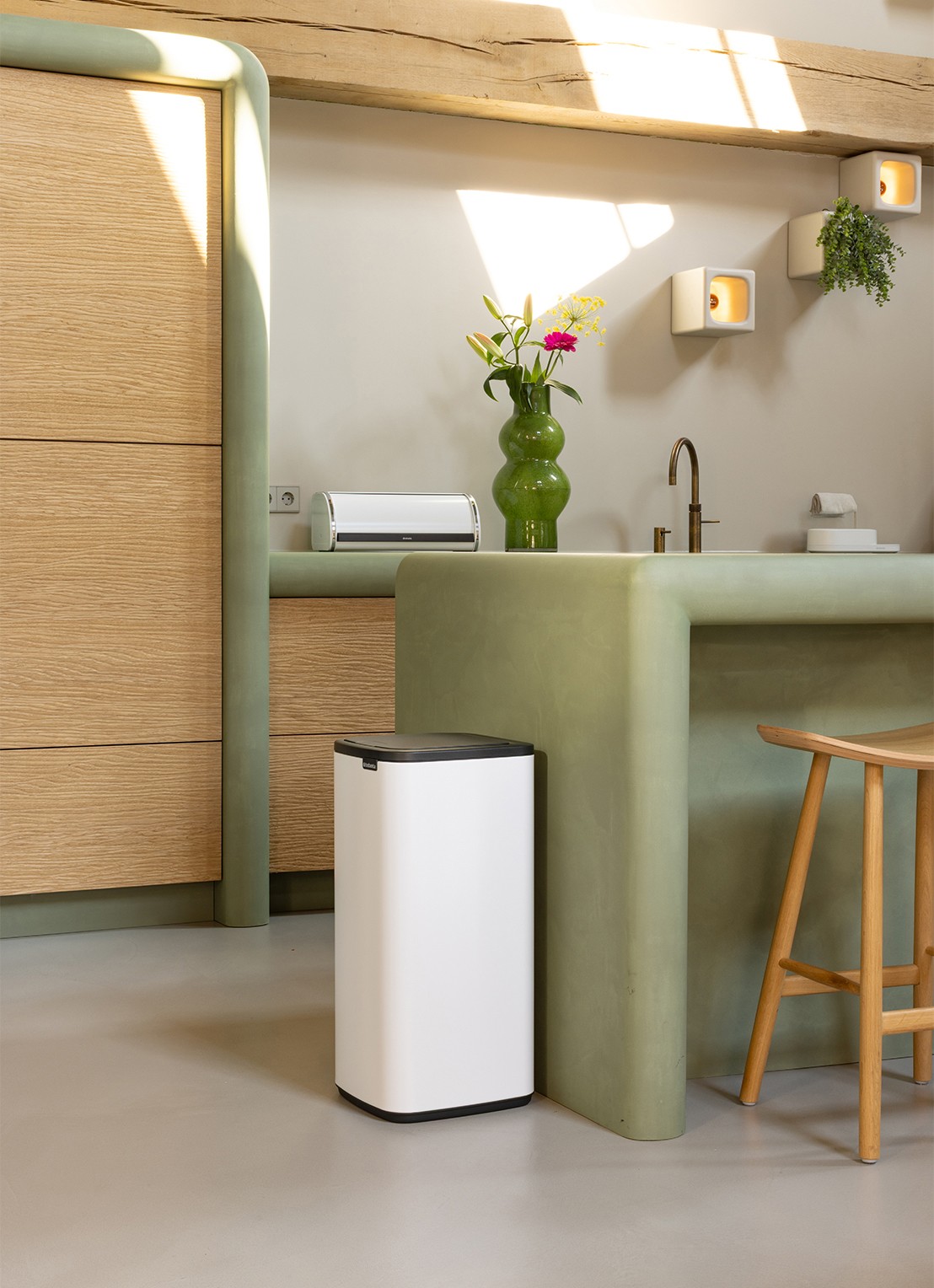 Brabantia Bo touch prullenbak 30 liter - detail 7 wit