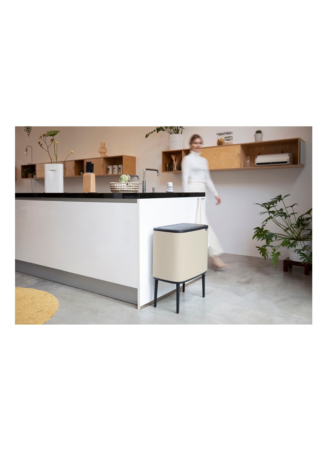 Brabantia Bo Touch prullenbak 33 liter - detail donkerbeige