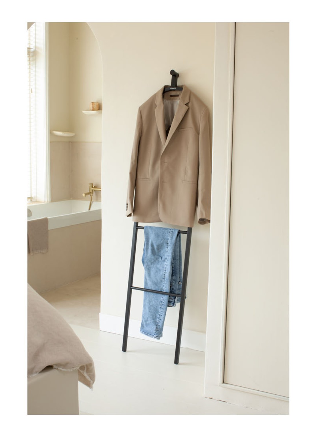Brabantia Linn Dressboy kledinghouder 97 cm  - voorkant 2 zwart