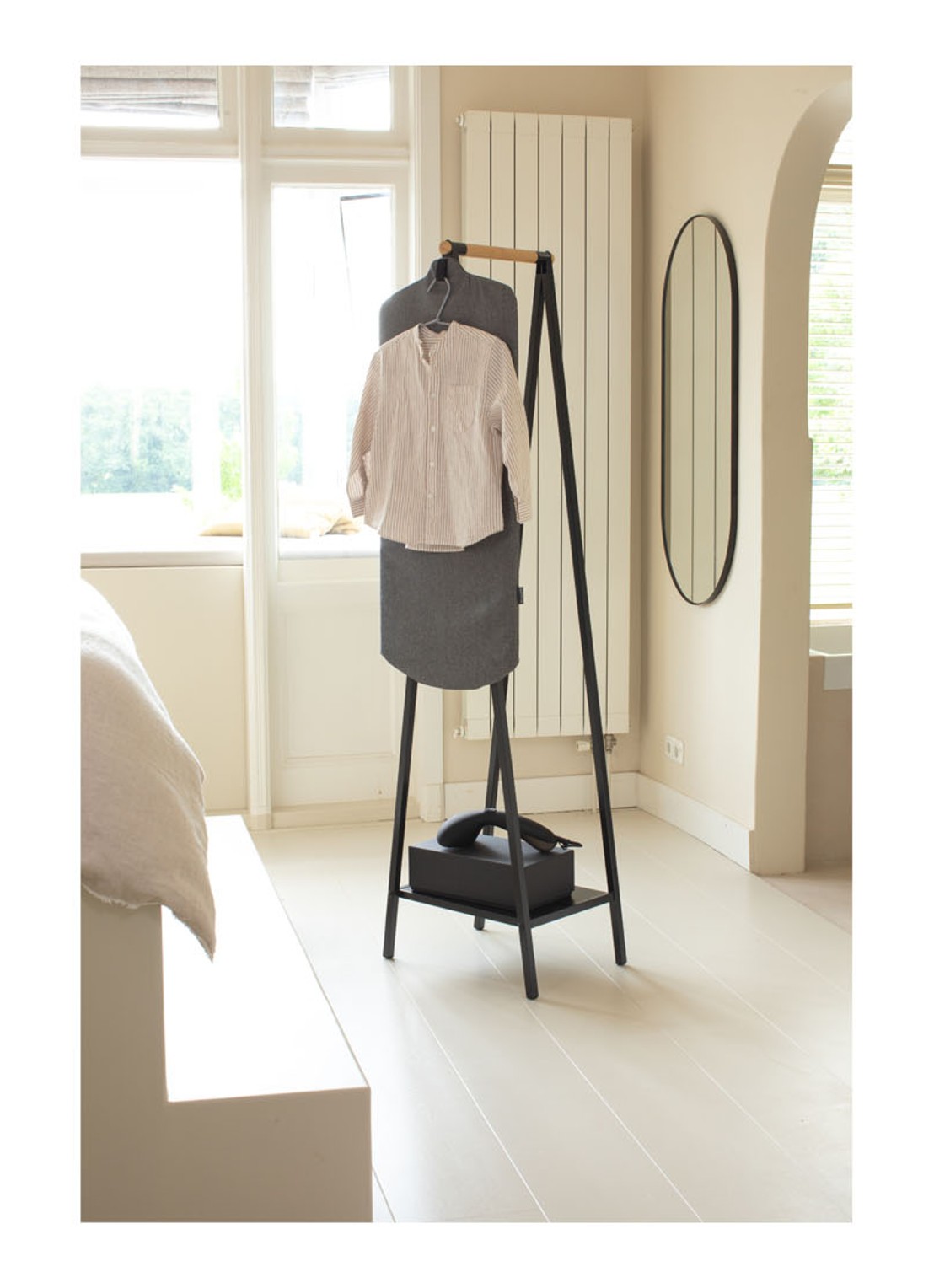 Brabantia Linn Refresh & Steam kledingstoombord 97 x 42 cm - voorkant 6 donkergrijs